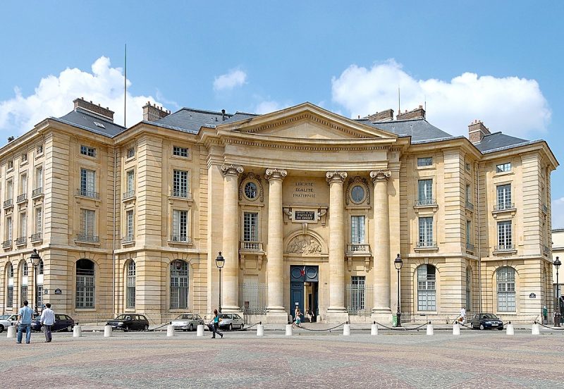 Luniversite-Paris-1-Pantheon-Sorbonne-accusee-de-couvrir-une-these-de-complaisance-e1581458393158