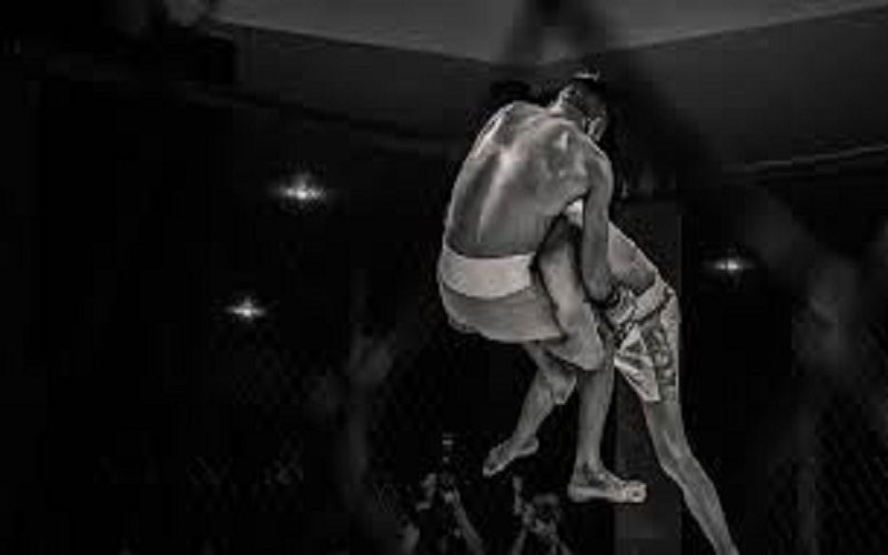 MMA-un-combattant-met-KO-son-adversaire-mais-perd-le-match-video