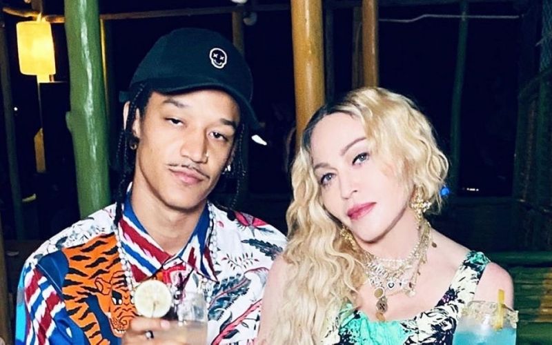 Madonna-Baiser-passionne-avec-son-cheri-de-26-ans-Ahlamalik-Williams
