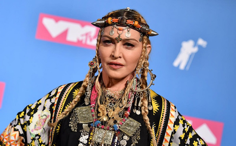 Madonna-fait-danser-son-fils-dans-la-cuisine-pour-George-Floyd-Twitter-la-demolit
