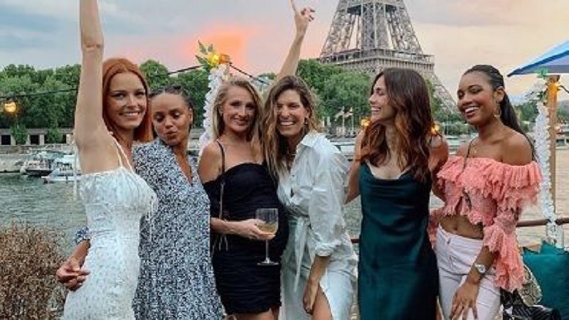 Maeva-Coucke-tres-sexy-elle-fete-son-anniversaire-entouree-de-Miss