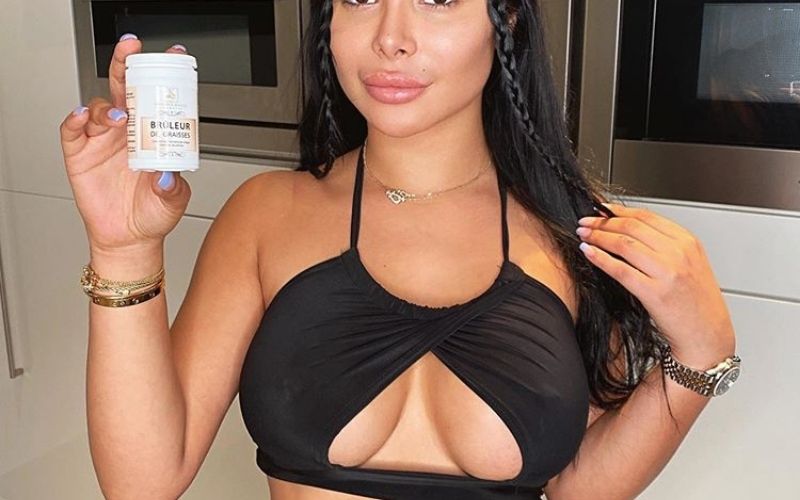 Maeva-Ghennam-la-star-de-telerealite-fait-grimper-la-temperature-en-saffichant-tres-sexy