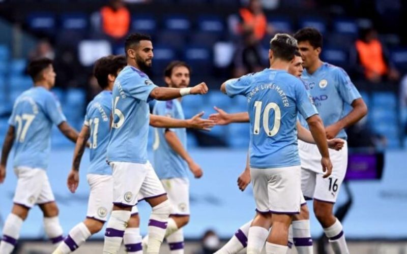 Manchester-City-deroule-contre-Burnley-et-retarde-le-sacre-de-Liverpool