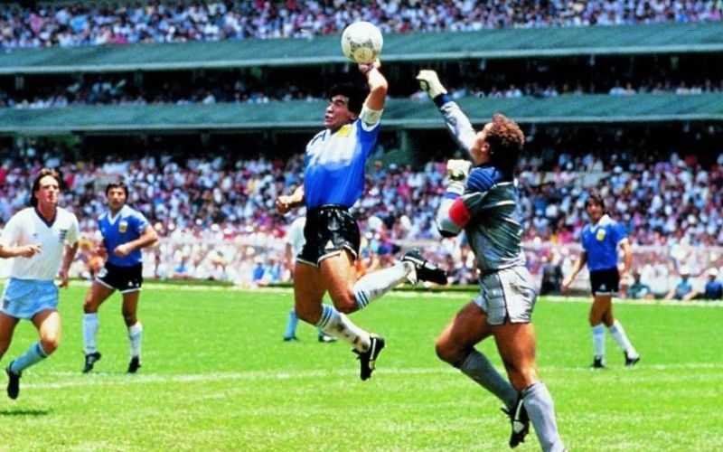Maradona-le-maillot-de-la-main-de-Dieu-vaut-de-lor