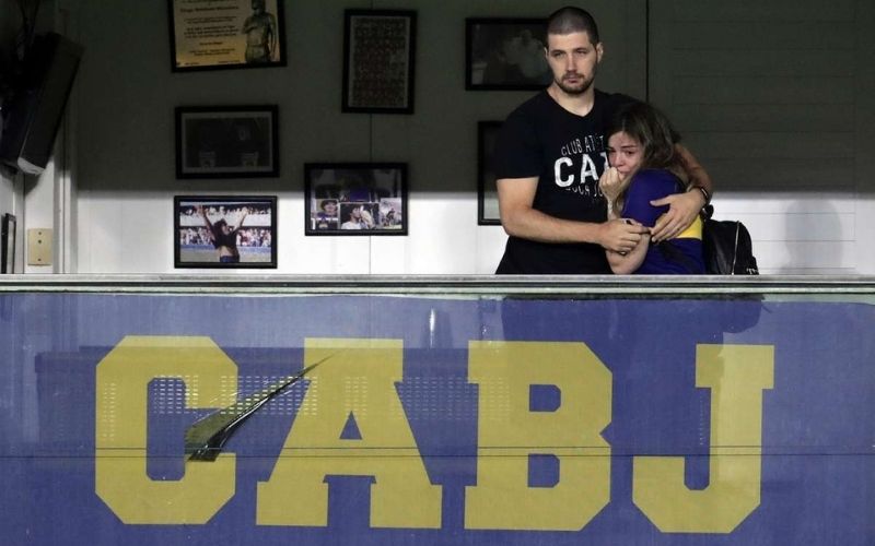 Maradona-les-chaudes-larmes-de-sa-fille-suite-a-lhommage-de-Boca-Juniors-video