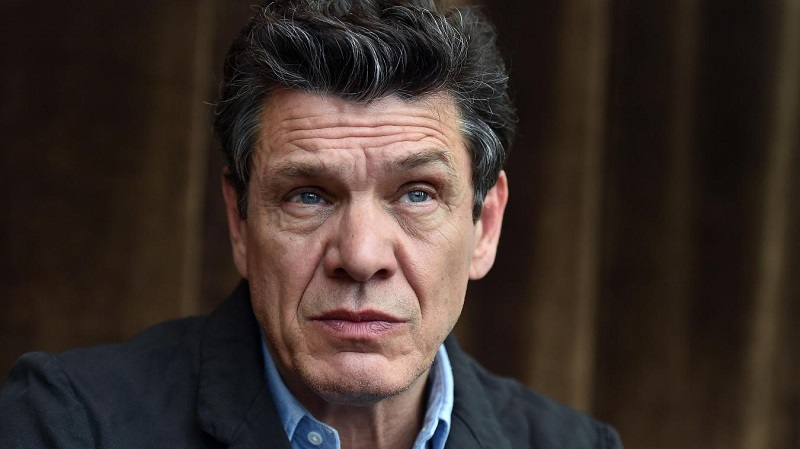 Marc-Lavoine-le-chanteur-se-confie-sur-une-sombre-periode-de-sa-vie