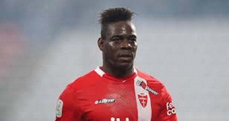 Mario-Balotelli-frappe-fort-pour-ses-debuts-avec-Monza