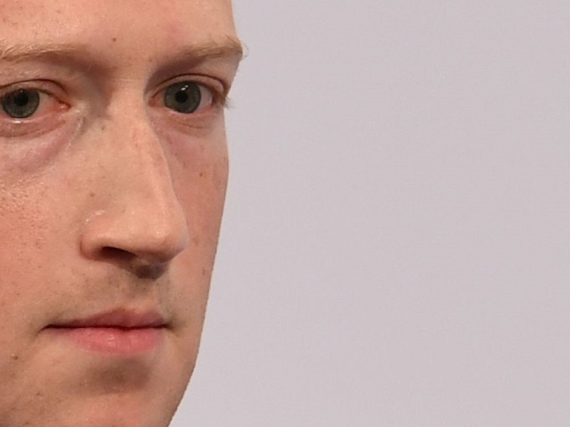 Mark-Zuckerberg-le-PDG-de-Facebook-prend-ses-distances-vis-a-vis-de-Twitter