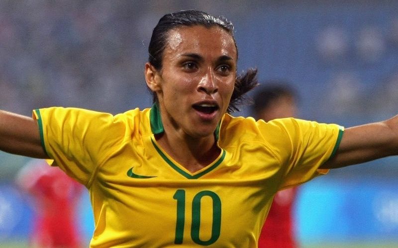 Marta-la-meilleure-joueuse-du-monde-se-marie-avec-une-coequipiere