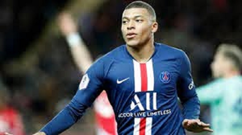 Mbappe-perturbe-par-les-rumeurs-sur-son-avenir-Son-pere-repond