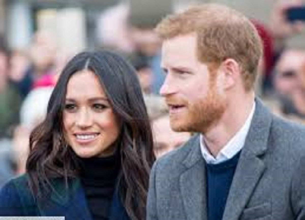 Meghan-Markle-et-Harry-un-bain-de-foule-charme-le-couple-a-Beverly-Hills
