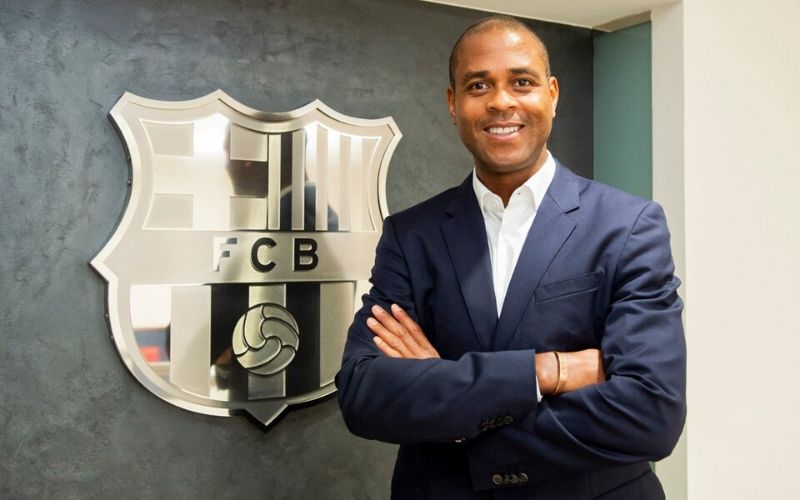 Mercato-Patrick-Kluivert-au-Barca-La-mise-au-point-du-club-1