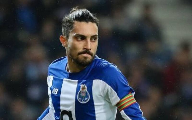 Mercato-le-PSG-soffre-le-lateral-Alex-Telles