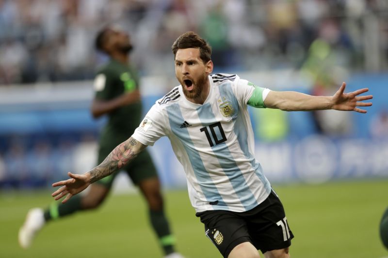 Messi-repond-brillamment-au-triple-de-Ronaldo-contre-la-Suisse