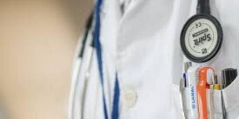 Moi-jadore-ce-genre-de-posterieur-quand-des-medecins-se-moquent-de-leurs-patients-sur-un-groupe-Facebook