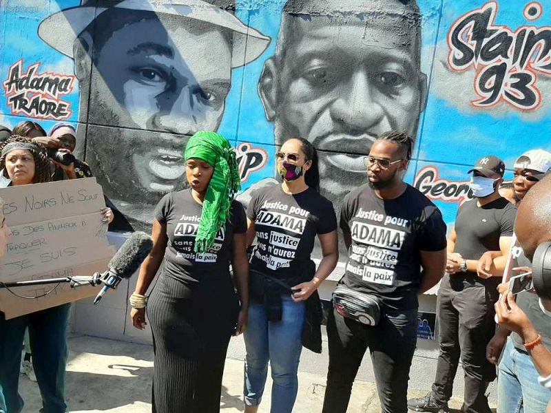 Mort-dAdama-Traore-sa-soeur-Assa-inaugure-une-nouvelle-fresque-avec-son-propre-portrait-video