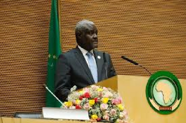 Mort-de-George-Floyd-le-chef-de-la-Commission-de-lUA-reagit