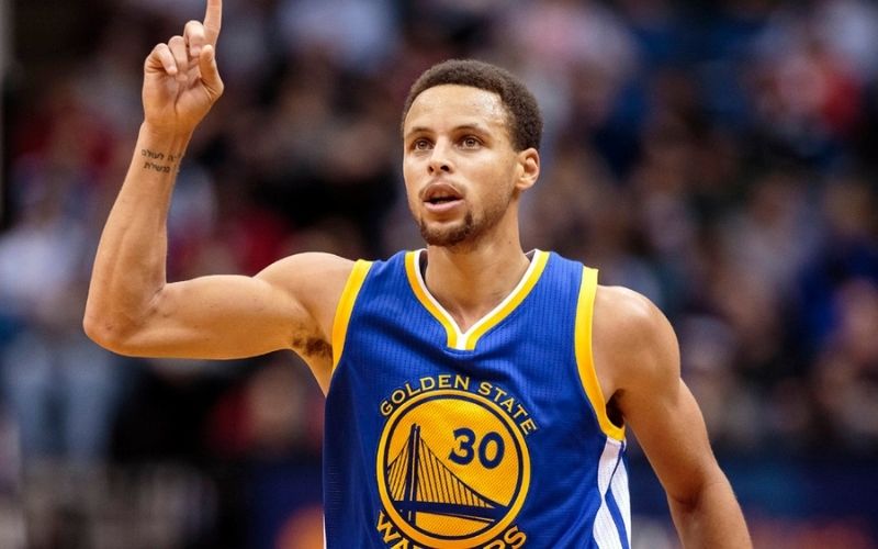 NBA-performance-exceptionnelle-de-Stephen-Curry-avec-un-nouveau-record