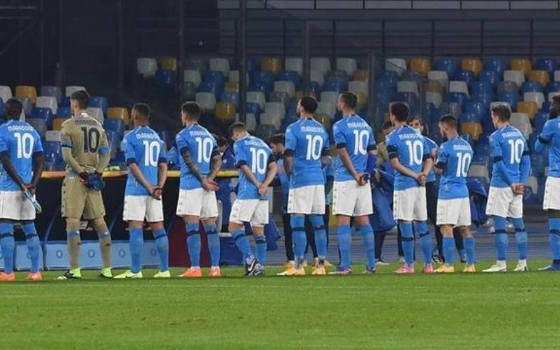 Naples-rend-hommage-a-Diego-Maradona