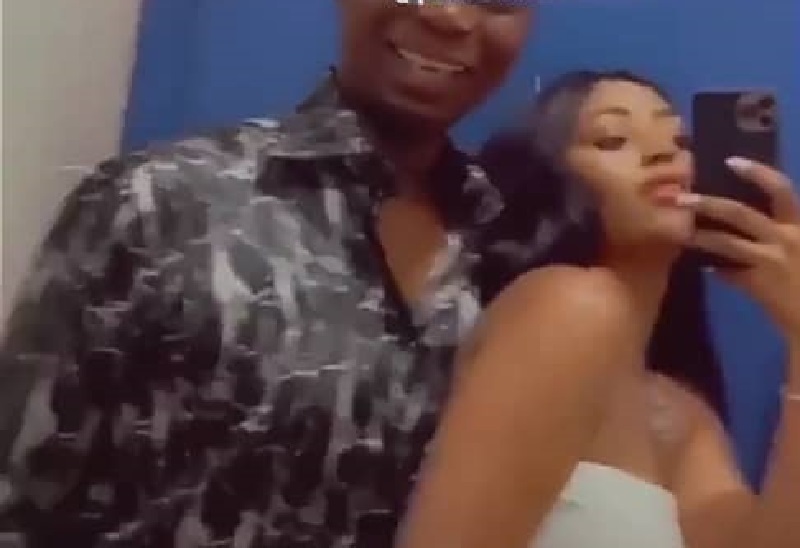 Ned-Nwoko-saffiche-en-complicite-avec-Regina-Daniels