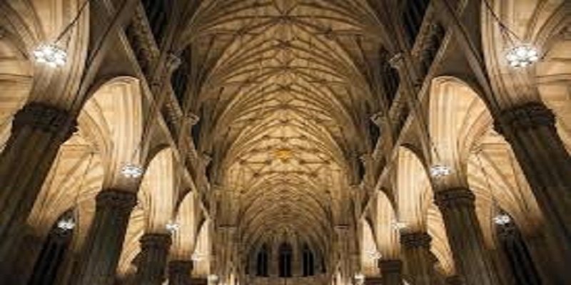 New-York-coronavirus-une-cathedrale-est-transformee-en-hopital-de-campagne