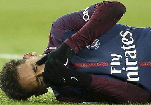 Neymar-absent-entre-6-et-8-semaines-selon-son-pere