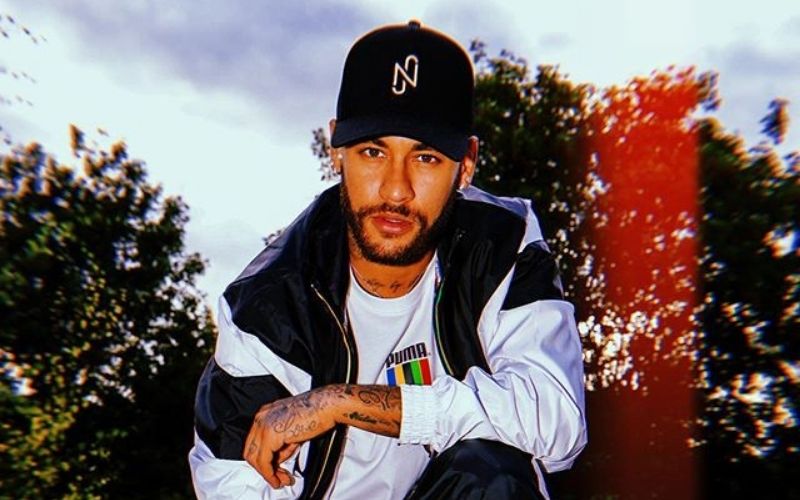 Neymar-et-sa-petite-amie-Natalia-Barulich-publient-leur-premiere-photo-ensemble