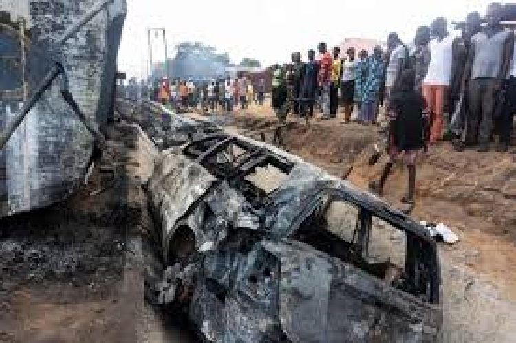 Nigeria-au-moins-9-morts-dans-un-accident-de-camion-citerne-ce-mercredi