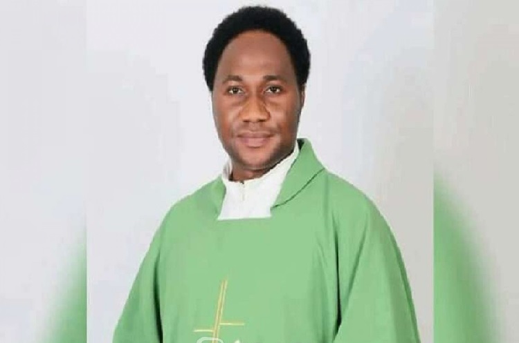 Nigeria-chasse-a-lhomme-pour-retrouver-un-pretre-catholique-enleve