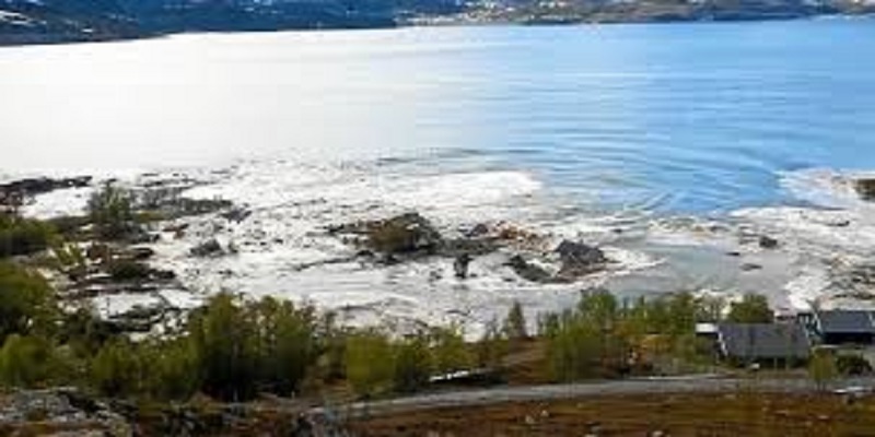 Norvege-un-etrange-glissement-de-terrain-emporte-8-maisons-video