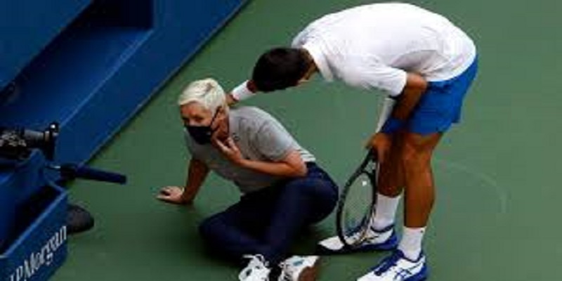 Novak-Djokovic-exclu-de-lUS-Open-pour-avoir-envoye-une-balle-sur-une-juge-il-presente-ses-excuses