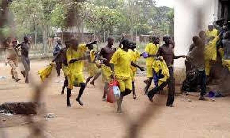 Ouganda-plus-de-200-detenus-sechappent-dune-prison