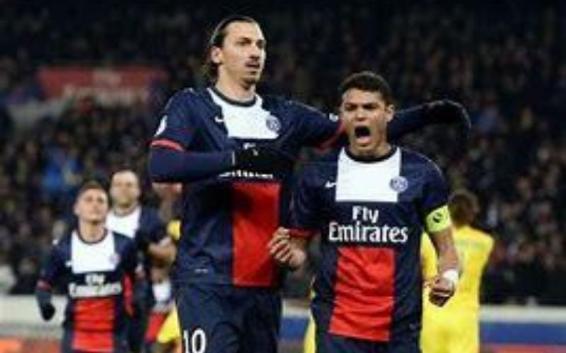 PSG-Thiago-Silva-rend-hommage-aux-anciens-joueurs-de-lere-qatarie