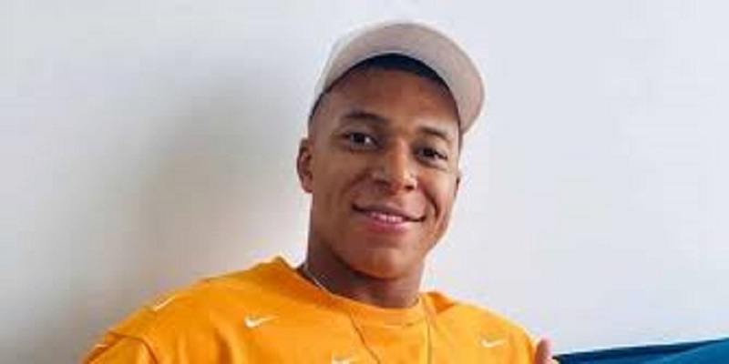 PSG-la-nouvelle-coiffure-tres-originale-de-Kylian-Mbappe-fait-le-buzz-photo