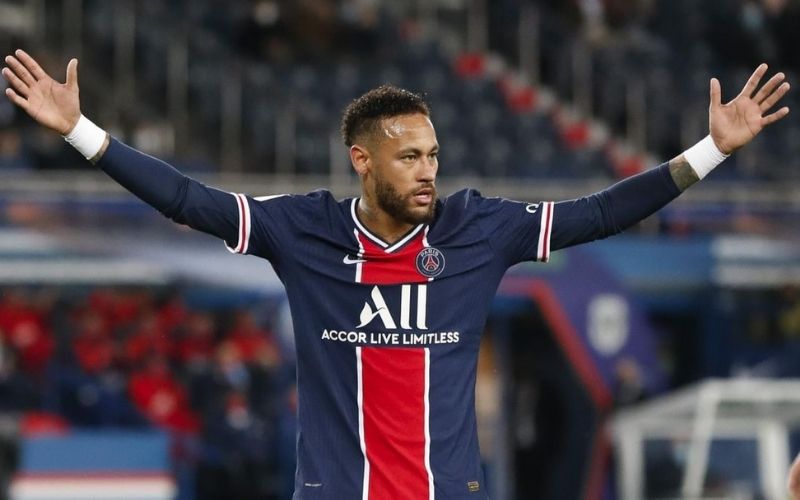 PSG-quand-un-entraineur-reclame-le-maillot-de-Neymar-en-plein-match