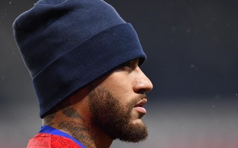 PSG-une-bimbo-met-le-feu-a-Instagram-avec-un-commentaire-sur-Neymar