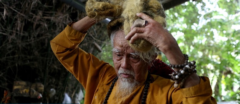 Pas-coupee-depuis-80-ans-sa-dreadlock-mesure-aujourdhui-5-metres-de-long