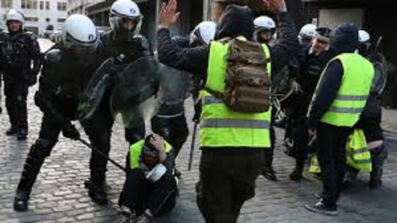 Pays-Bas-Covid-19-des-centaines-de-manifestants-interpelles-a-La-Haye