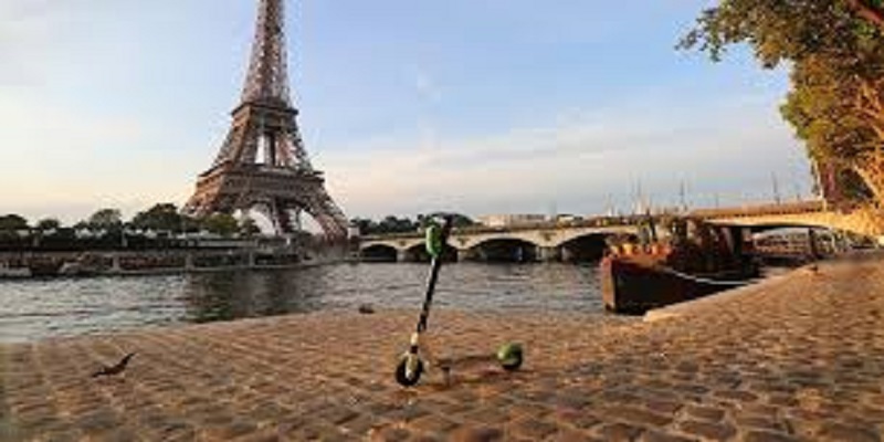 Pour-demander-la-main-de-sa-bien-aimee-il-transporte-Paris-aux-USA