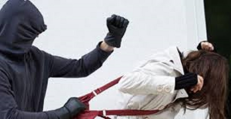 Pour-echapper-a-son-agresseur-elle-se-jette-du-8e-etage-et-survit