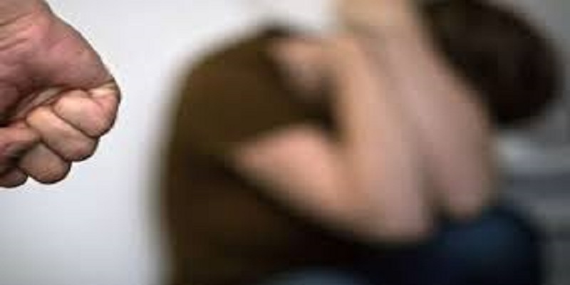 Pour-echapper-a-son-ex-mari-violent-elle-se-jette-par-la-fenetre