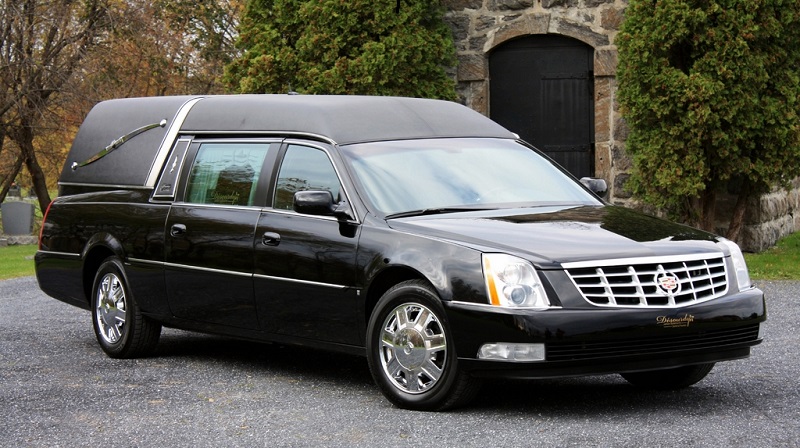 Pour-inciter-les-Colombiens-a-respecter-le-confinement-la-police-se-deplace-en-corbillard