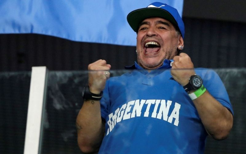 Pourquoi-Maradona-portait-toujours-2-montres