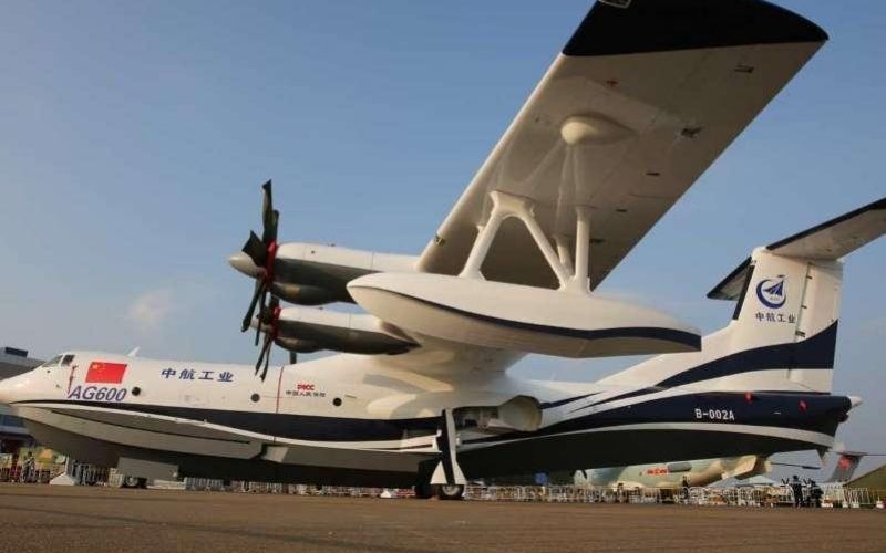 Premier-decollage-reussi-pour-le-plus-grand-hydravion-au-monde