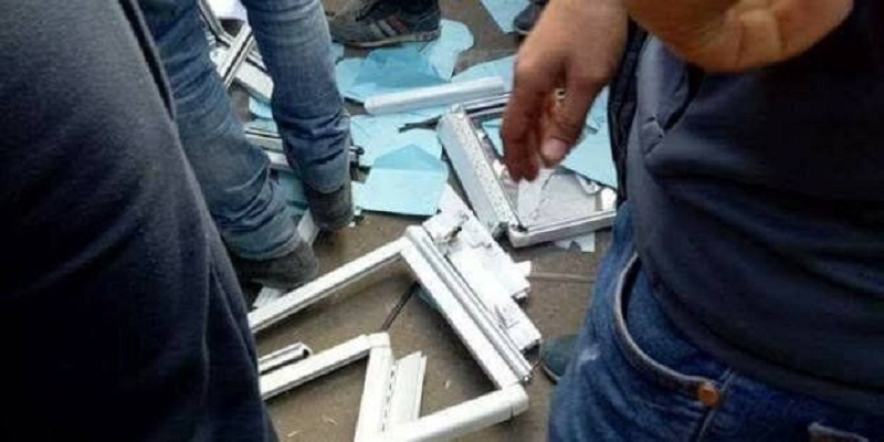 Presidentielle-en-Algerie-2-centres-de-vote-saccages-en-Kabylie-manifestation-a-Alger