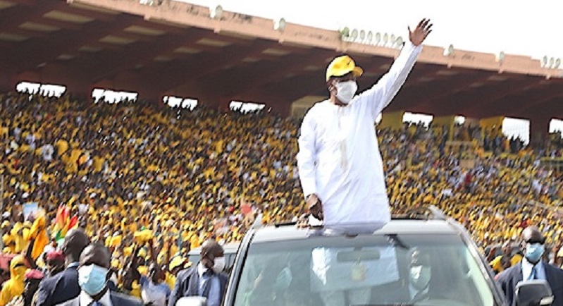 Presidentielle-en-Guinee-Alpa-Conde-a-t-il-chute-voici-ce-qui-sest-passe-video