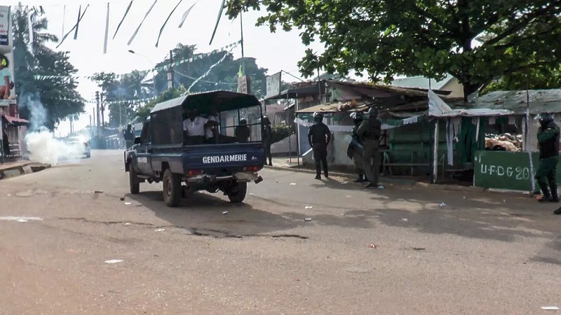 Presidentielle-en-Guinee-des-heurts-a-Conakry-avant-la-fin-du-decompte-officiel-des-voix