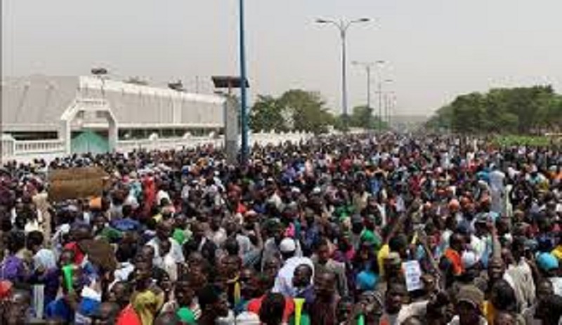 Propos-de-Macron-la-manifestation-du-Haut-conseil-islamique-a-Bamako-ce-mercredi-28-octobre