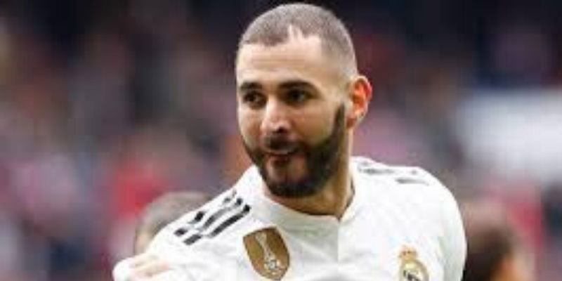 Real-Madrid-Dimitar-Berbatov-estime-que-Benzema-est-lun-des-joueurs-les-plus-sous-estimes