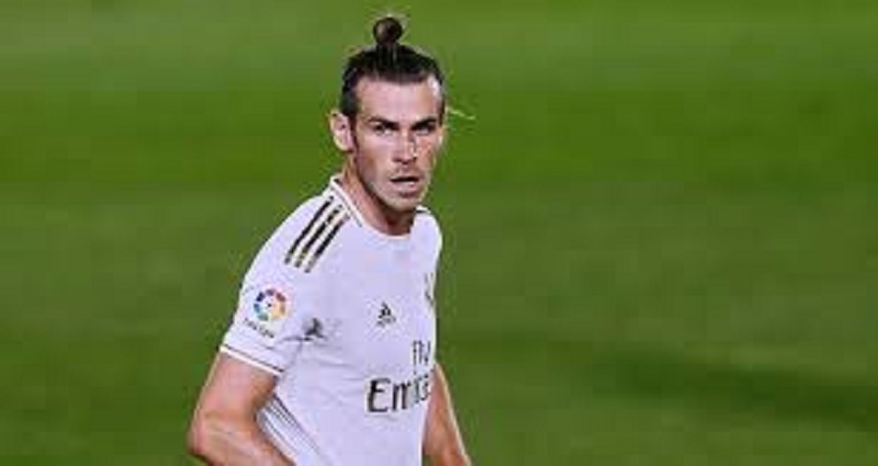 Real-Madrid-Gareth-Bale-apercu-en-train-de-faire-une-sieste-en-plein-match-video